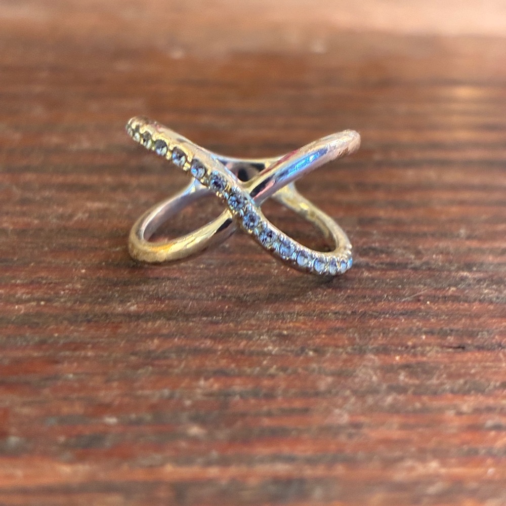 Elegant Silver Crossover Ring